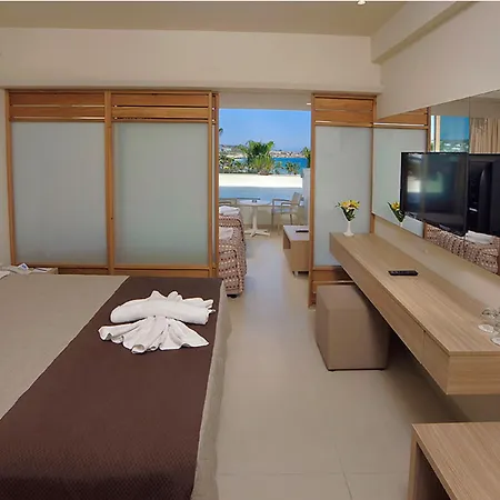 Nelia & Hotel 4*