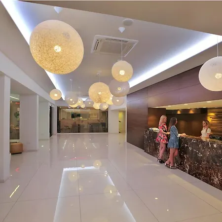 Hotel Nelia &