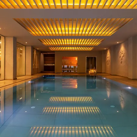 ホテル Nelia & アヤナパ