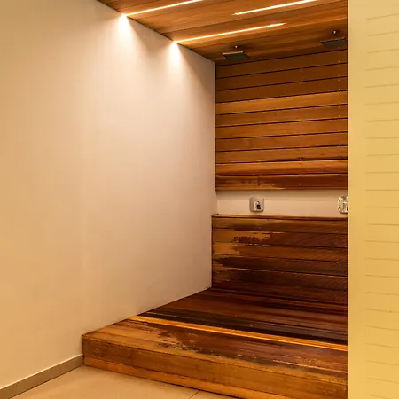 ホテル Nelia & アヤナパ