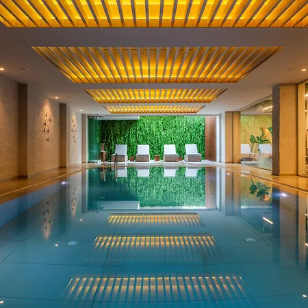Hotel Nelia & 4*