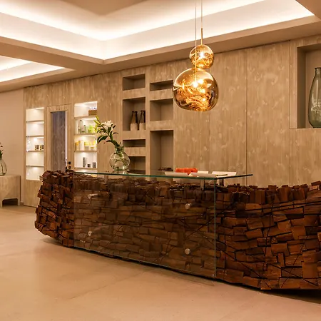 ホテル Nelia & 4*