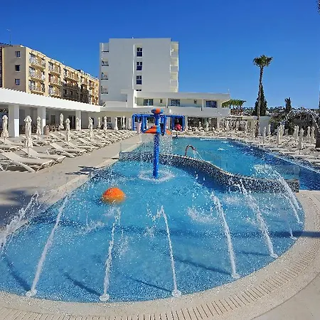 Hotel Nelia & 4*