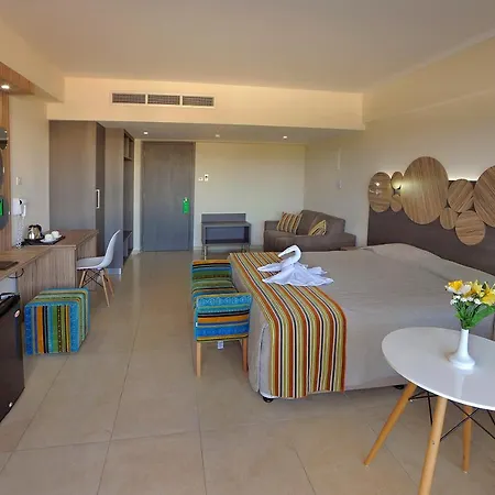 ホテル Nelia & アヤナパ