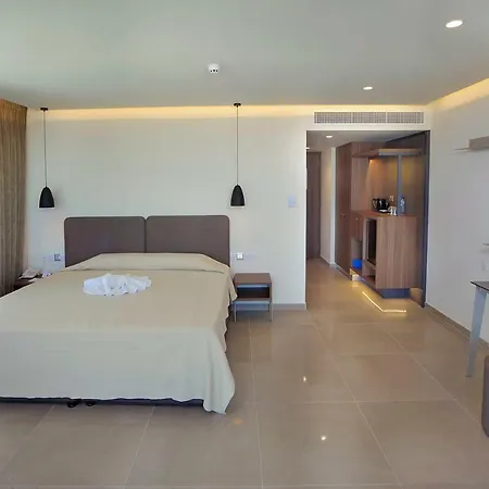 Nelia & Hotel 4*