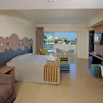 Nelia & Ξενοδοχείο 4*