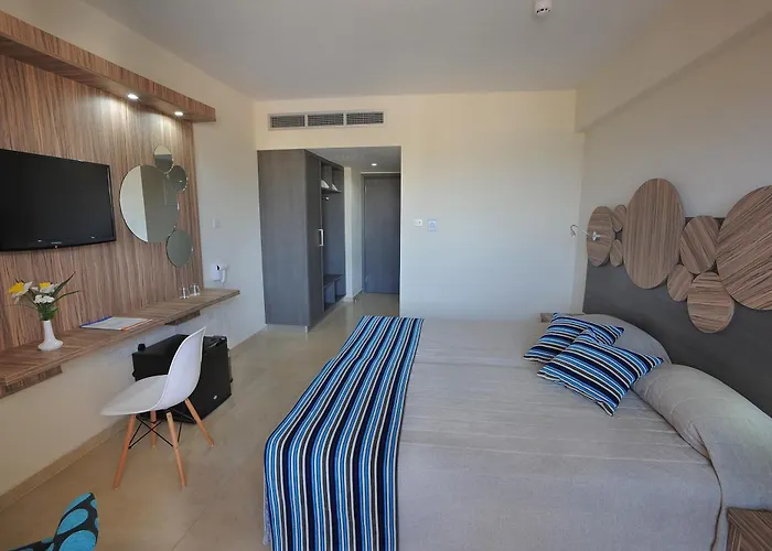 Nelia & 4* Ayia Napa