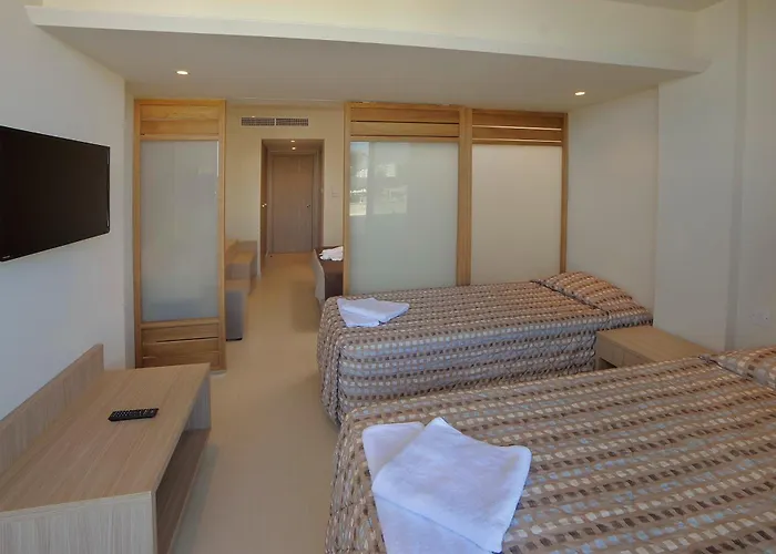 Nelia & Hotell Ayia Napa