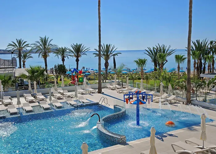 Nelia & Hotell Ayia Napa