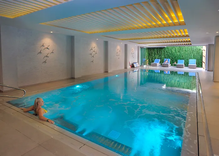 Nelia & 4* איה נאפה