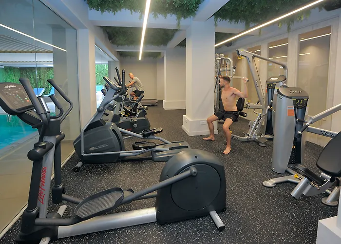 Nelia & מלון איה נאפה