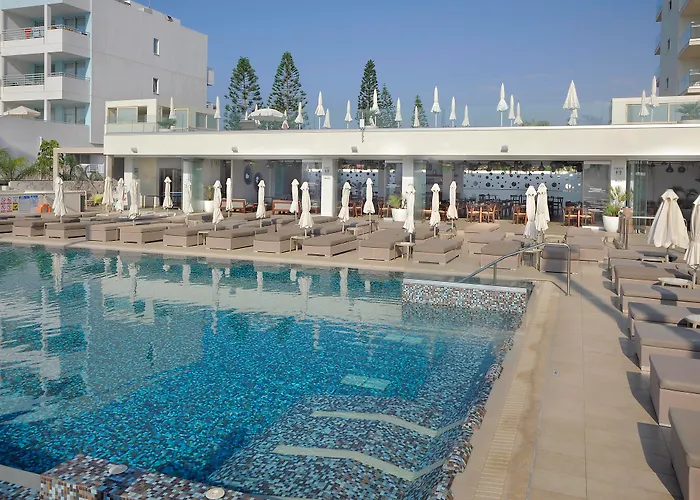 Nelia & 4* Ayia Napa