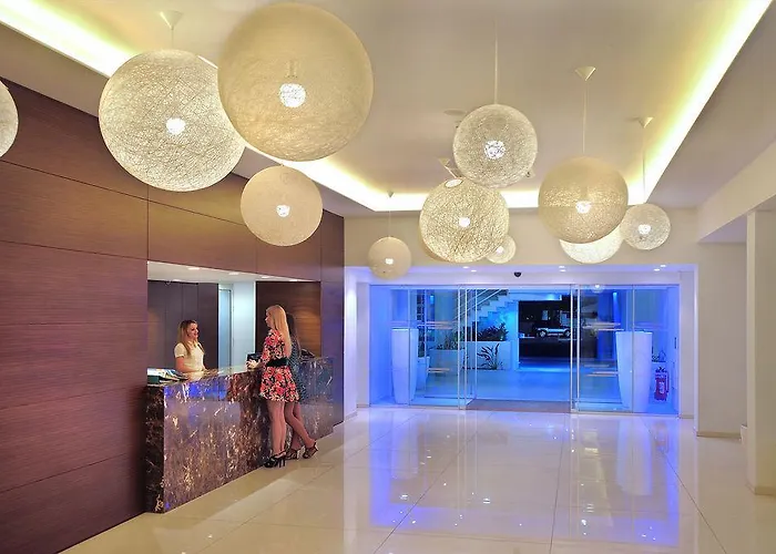 Nelia & מלון איה נאפה