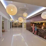 فندق Nelia &