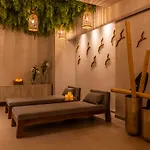 Nelia & فندق أيا نابا